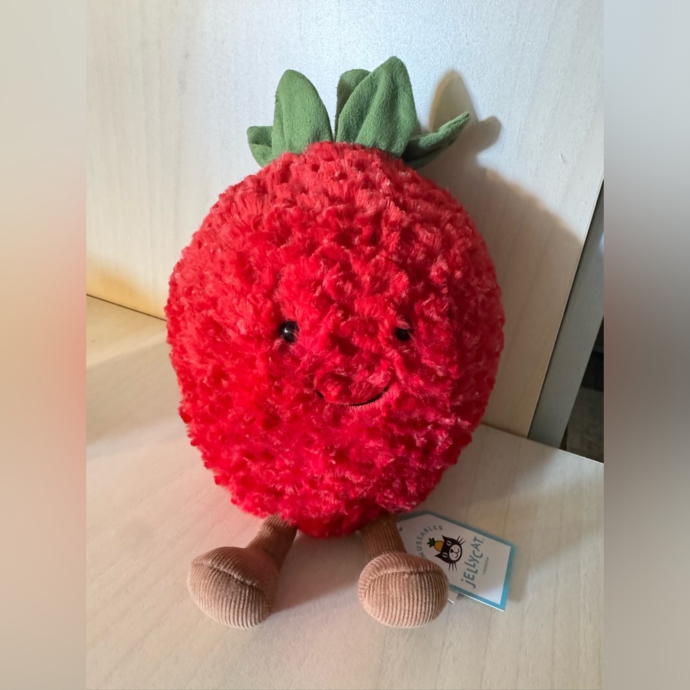 Jellycat: Amusable Strawberry